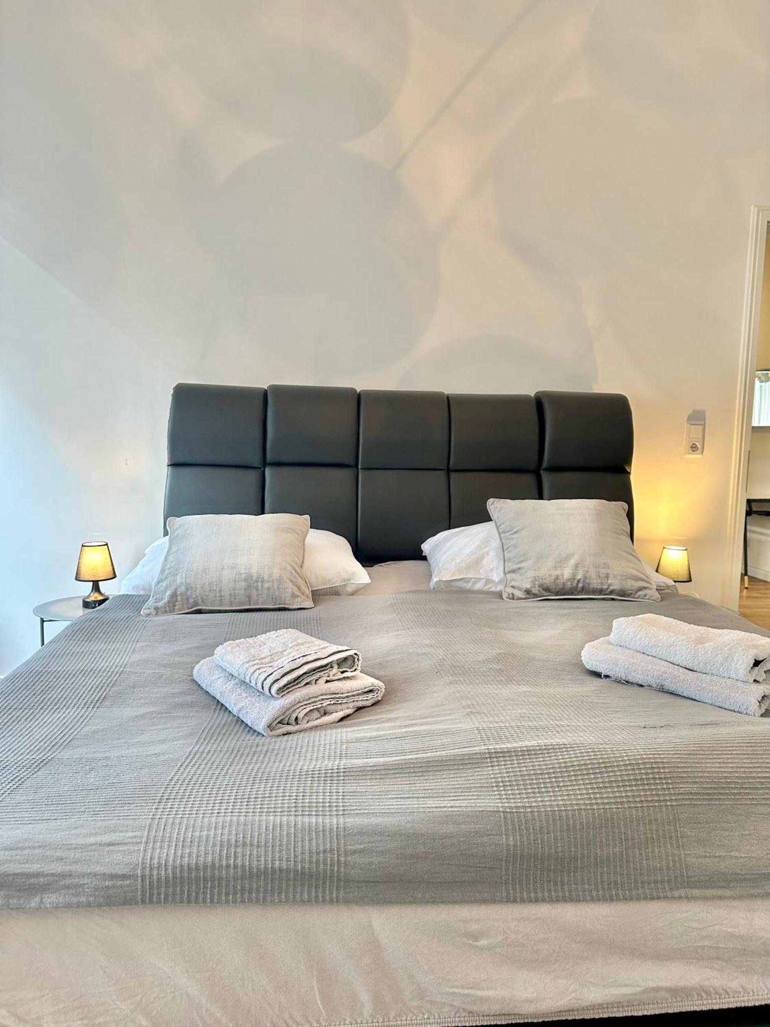 Modernes City-Apartment Mit Blick In Den Park Und 2 Baeder H9 올덴부르크 외부 사진